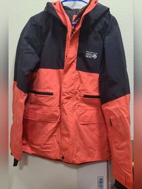 Mountain Hardwear Men's Black and Coral Ski Jacket